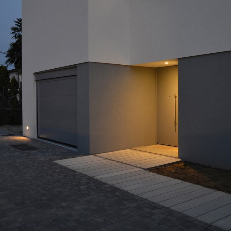 the minimum [is] when every component, every detail, and every junction has been reduced or condensed to the essentials. <br><small> john pawson</small>